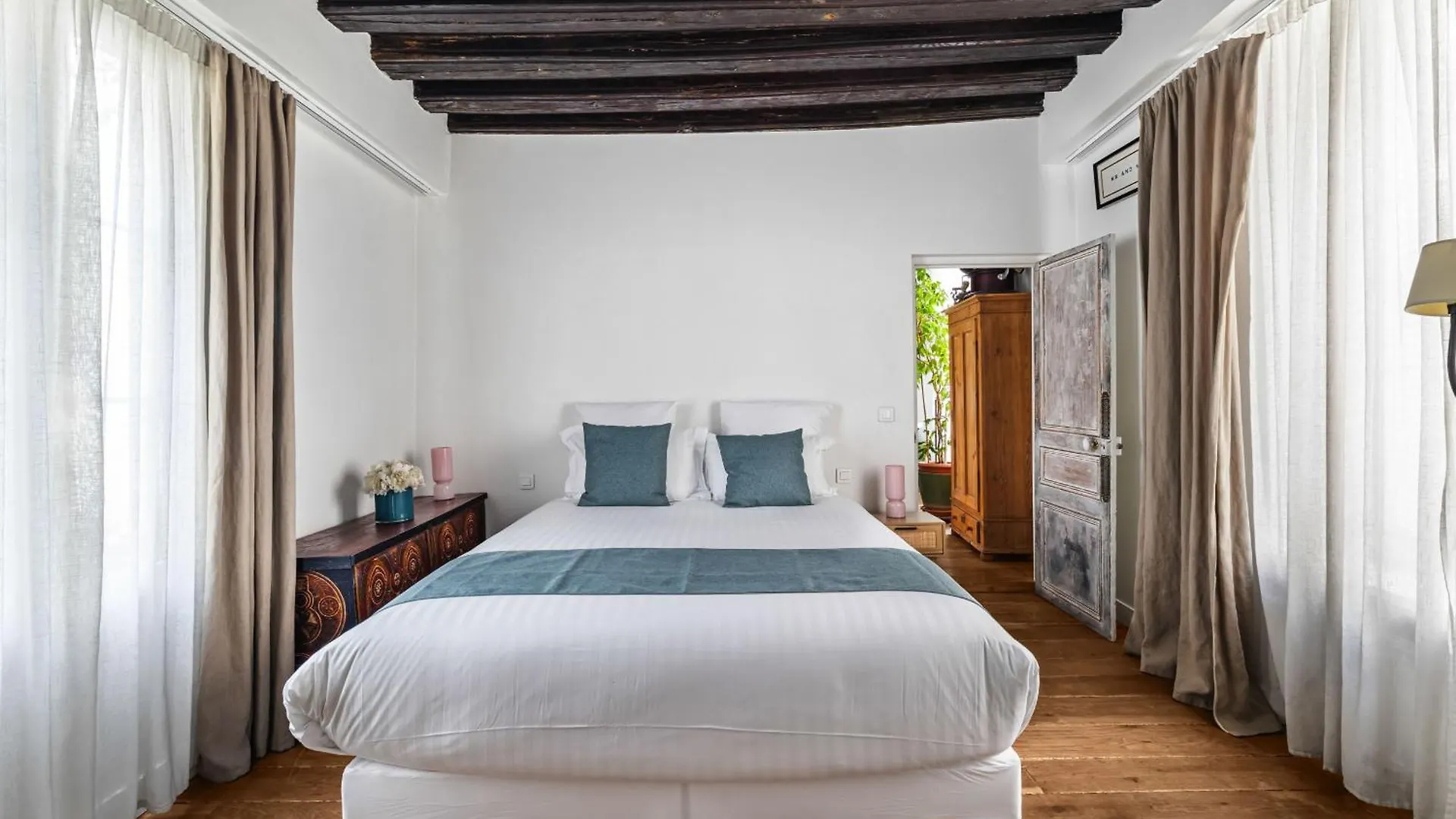 Albenate Apartment Paris