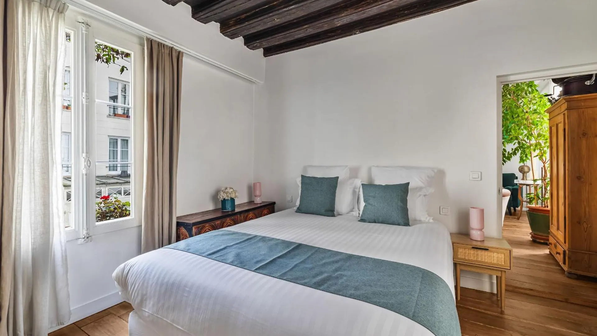 Albenate Apartment Paris