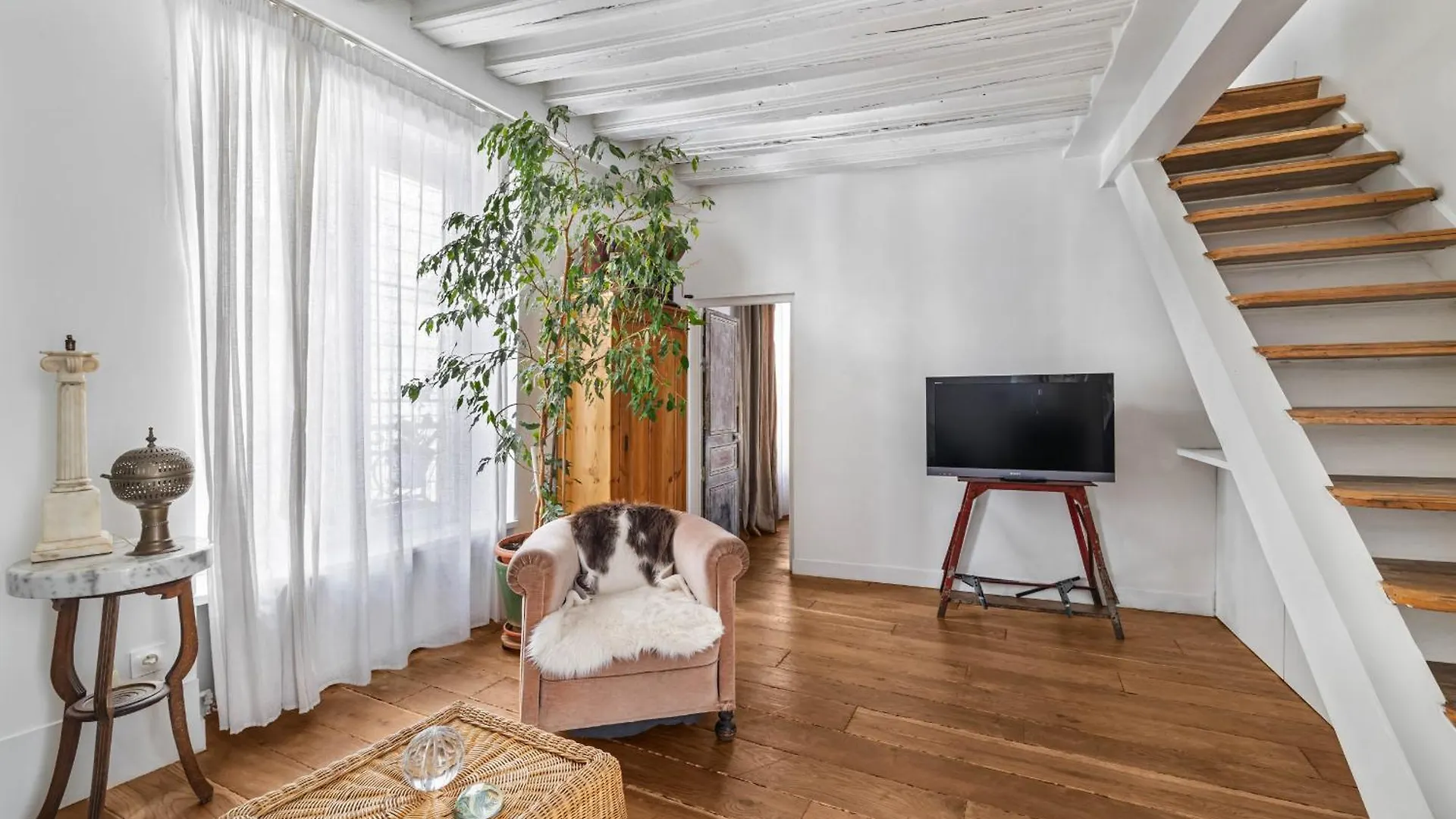 Albenate Apartment Paris