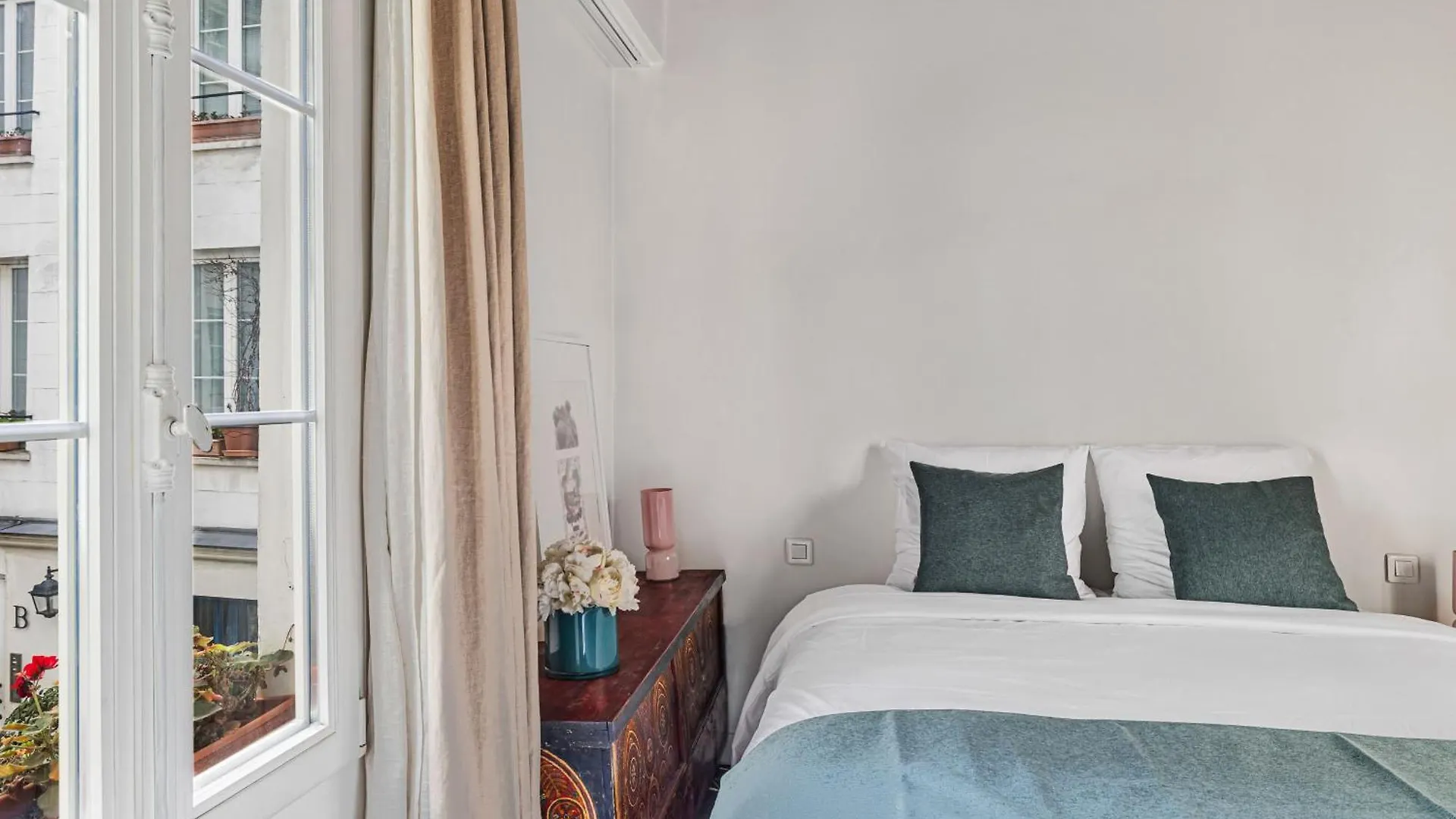Albenate Apartamento Paris 0*,