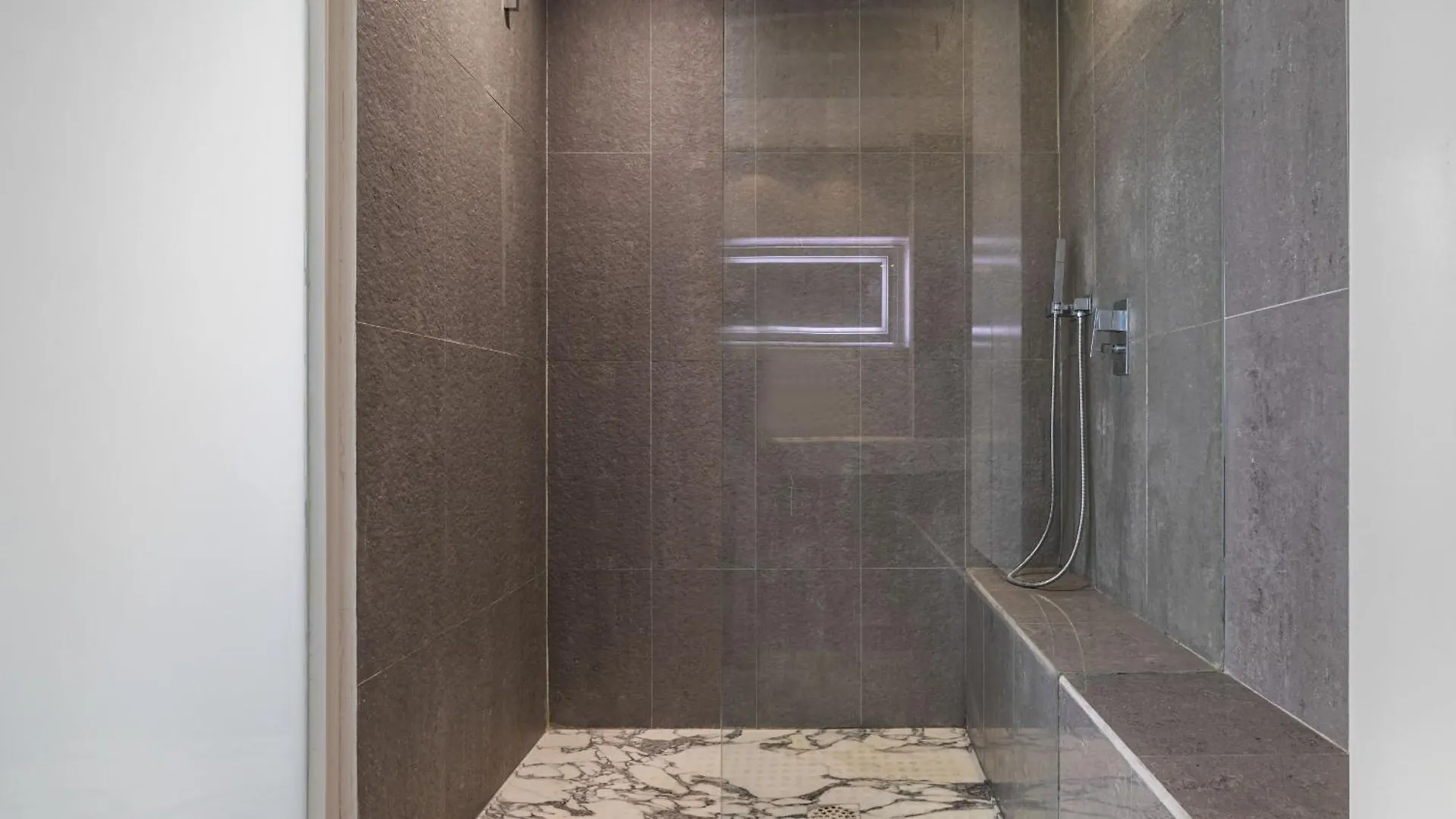 Albenate Apartment Paris